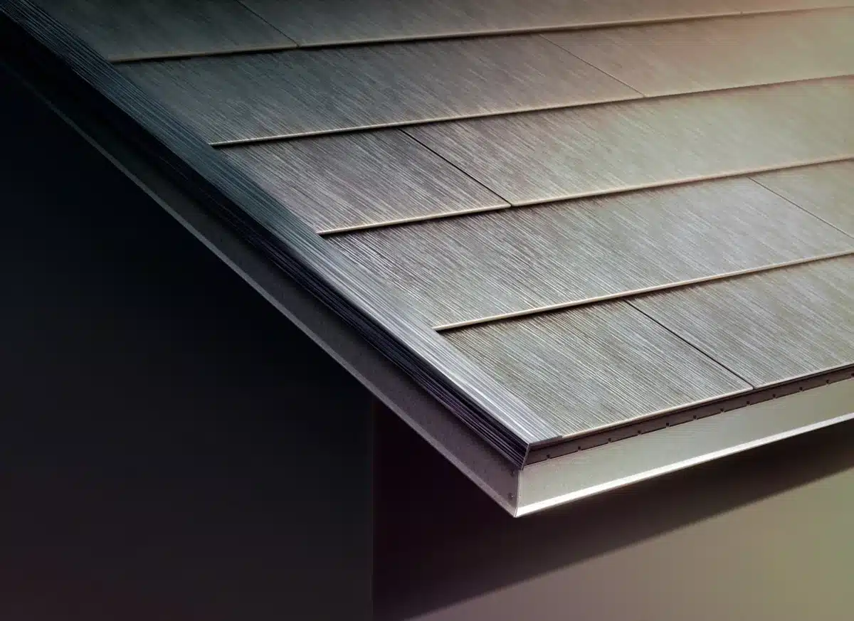 Tesla Solar Roof en República Dominicana 1 Detalle de las tejas fotovoltaicas Tesla Solar Roof integradas en la cubierta